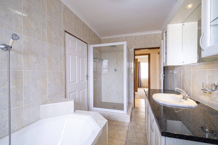 5 Bedroom Property for Sale in Vanes Estate Eastern Cape
